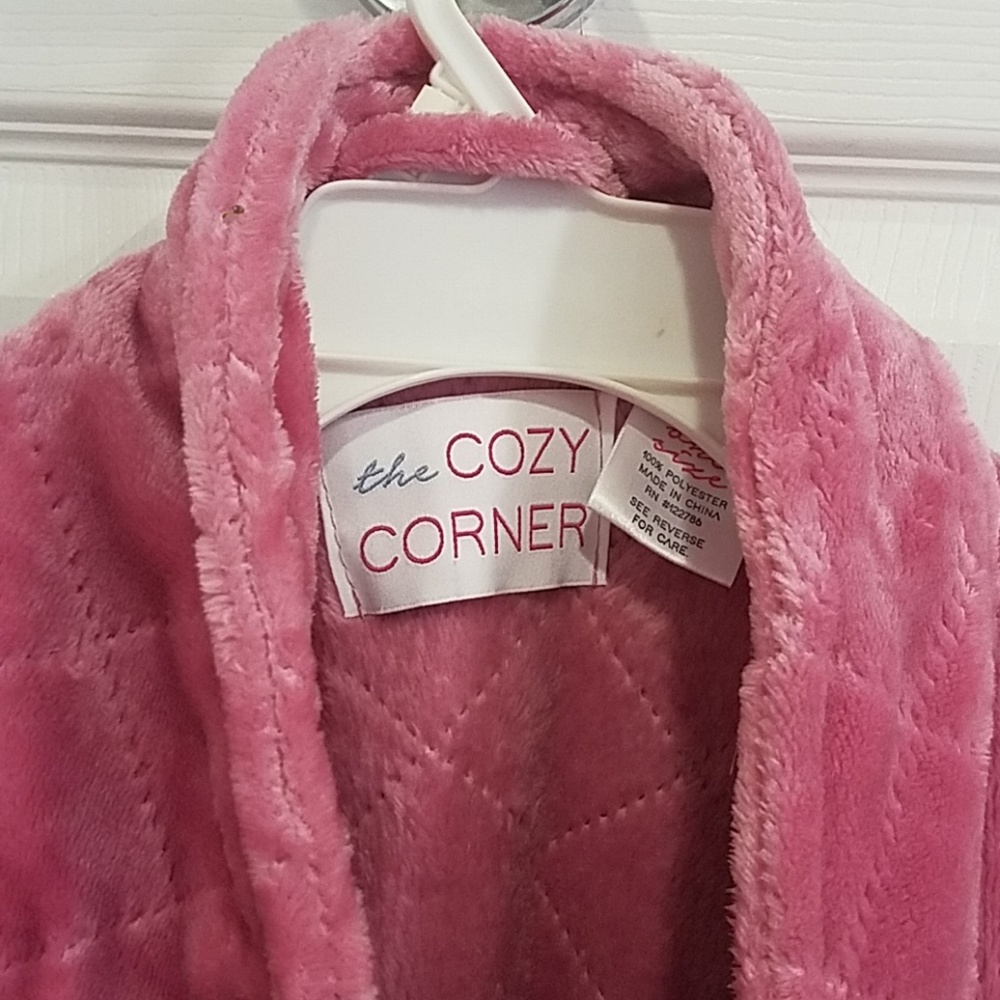 Robe - Picture 2 of 2